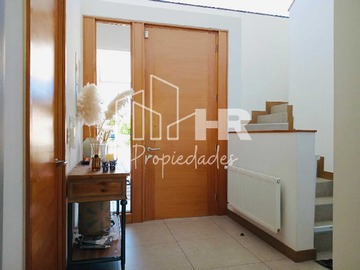 Arriendo Mensual / Casa / Colina