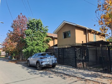 Arriendo Mensual / Casa / Colina