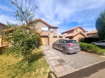 Arriendo Mensual / Casa / Colina