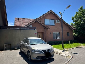 Arriendo Mensual / Casa / Colina