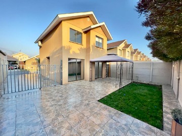 Arriendo Mensual / Casa / Colina