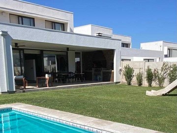 Arriendo Mensual / Casa / Colina