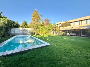 Arriendo Mensual / Casa / Colina