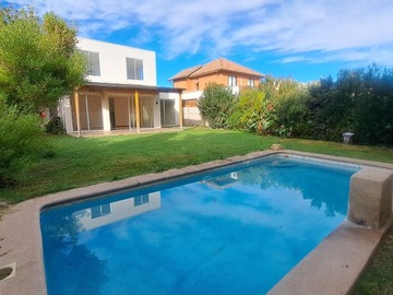 Arriendo Mensual / Casa / Colina