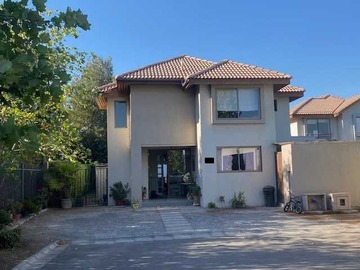 Arriendo Mensual / Casa / Colina
