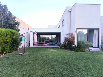 Arriendo Mensual / Casa / Colina