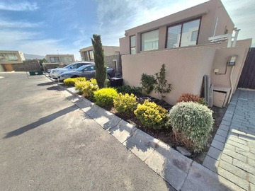 Arriendo Mensual / Casa / Colina