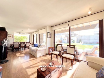 Arriendo Mensual / Casa / Colina