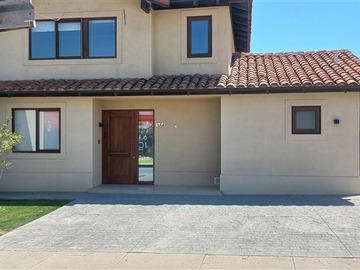 Arriendo Mensual / Casa / Colina