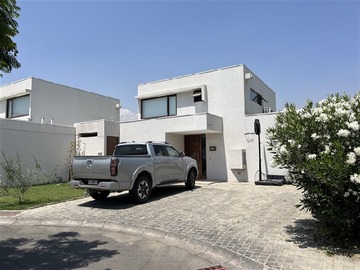 Arriendo Mensual / Casa / Colina