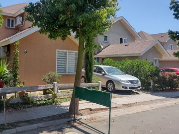 Arriendo Mensual / Casa / Colina