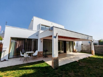 Arriendo Mensual / Casa / Colina