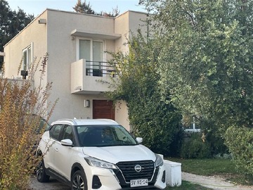 Arriendo Mensual / Casa / Colina