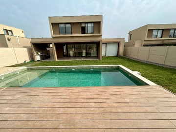 Arriendo Mensual / Casa / Colina