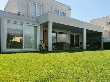 Arriendo Mensual / Casa / Colina
