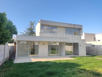 Arriendo Mensual / Casa / Colina