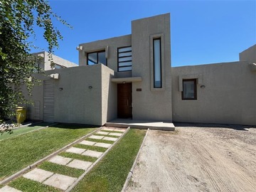 Arriendo Mensual / Casa / Colina