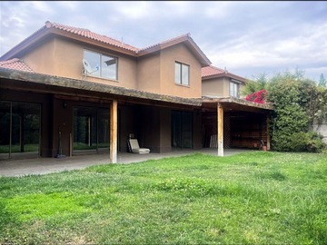 Arriendo Mensual / Casa / Colina