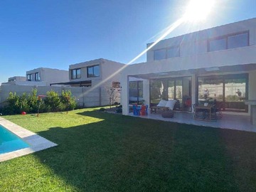 Arriendo Mensual / Casa / Colina
