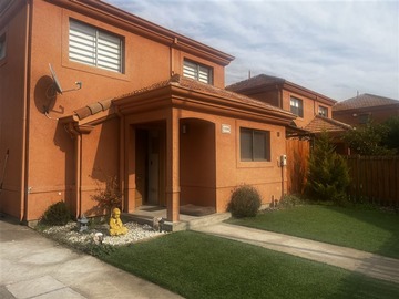 Arriendo Mensual / Casa / Colina