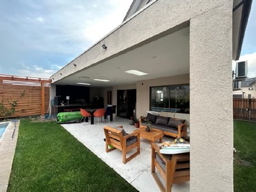 Arriendo Mensual / Casa / Colina