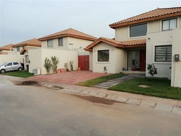 Arriendo Mensual / Casa / Colina