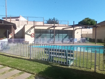 Piscina y sala multiuso