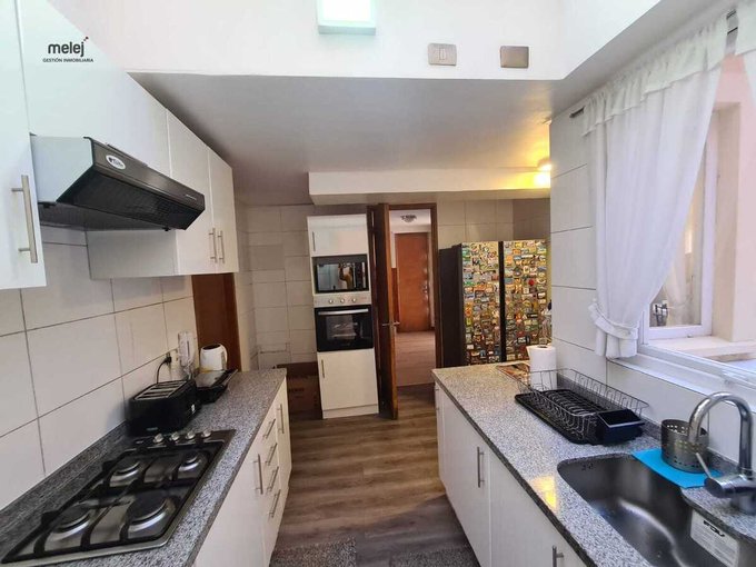 Cocina con encimera a gas, horno eléctrico