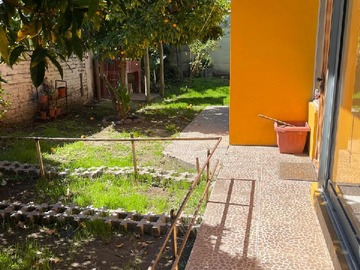Jardin secundario con vista al Jardin trasero