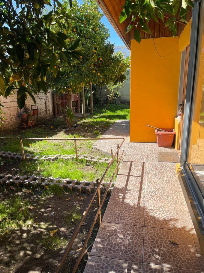 Jardin secundario con vista al Jardin trasero