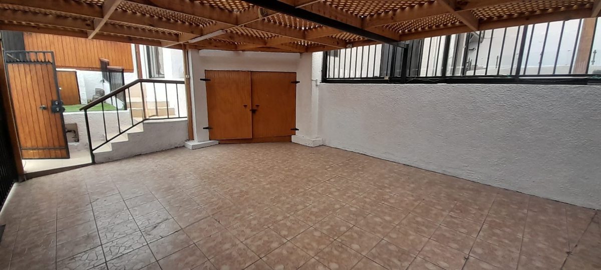Estacionamiento y Bodega
