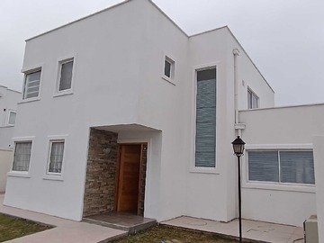 Arriendo Mensual / Casa / La Cruz