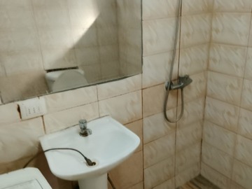 baño con espacio para lavadora