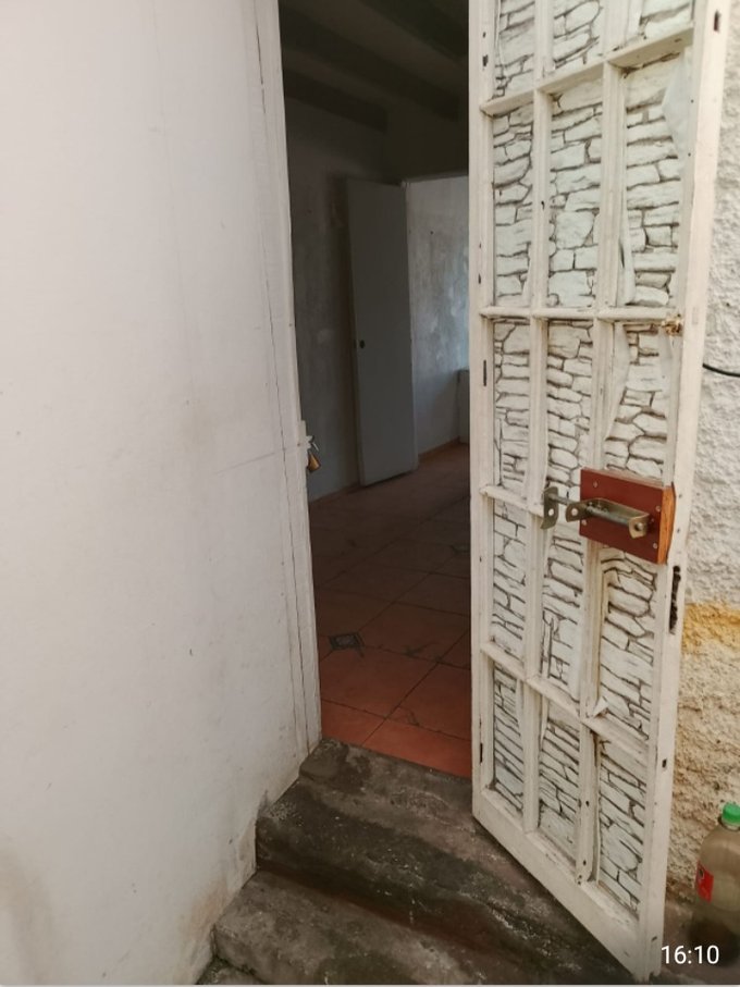 puerta desde dormitorio a patio interior privado