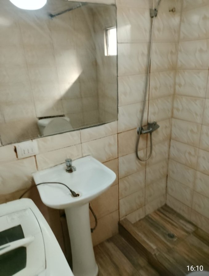baño con espacio para lavadora