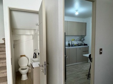 vista baño visitas y cocina