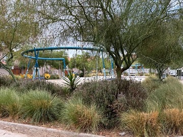 plaza de en frente a casa