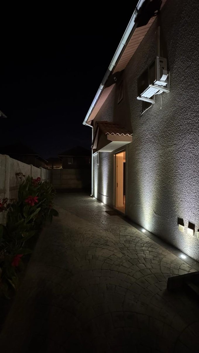 vista estacionamiento de noche