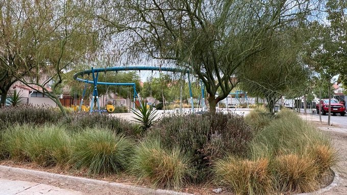 plaza de en frente a casa