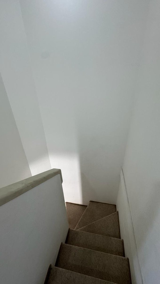 acceso bajada escalera