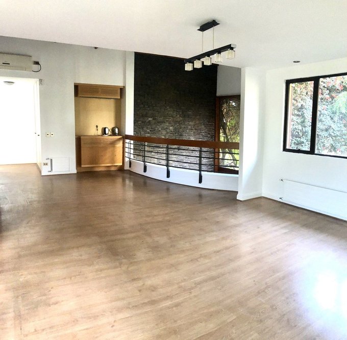 Sala familiar y escritorio segundo piso