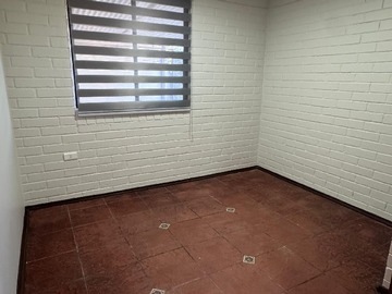 Arriendo Mensual / Casa / Linares