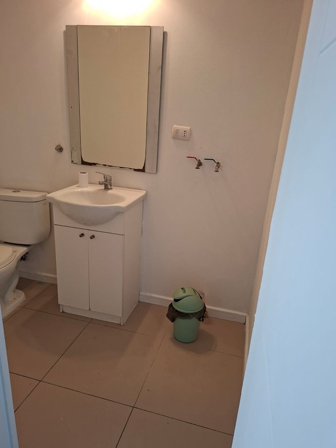 baño con instalación de lavadora