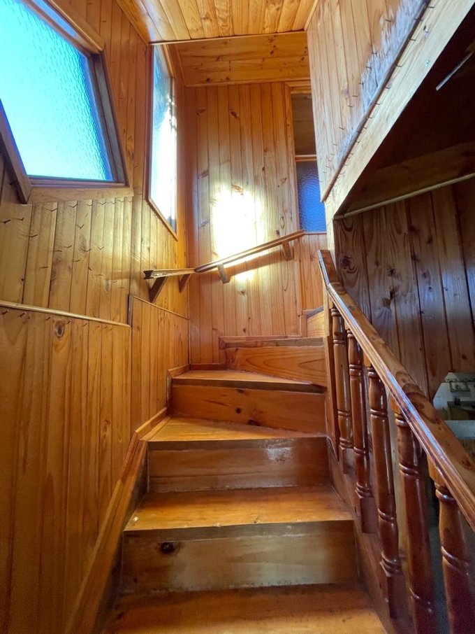 ESCALA AL SEGUNDO PISO DE LOS DORMITORIOS