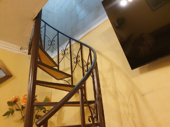 Escalera al 2do. piso