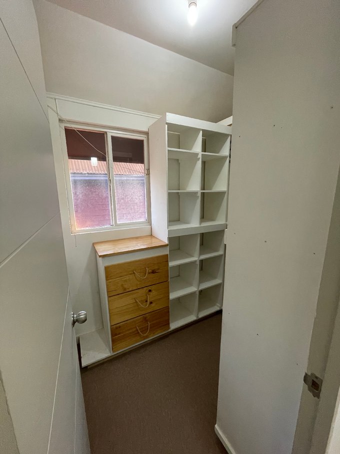 Entrada Walk-in closet