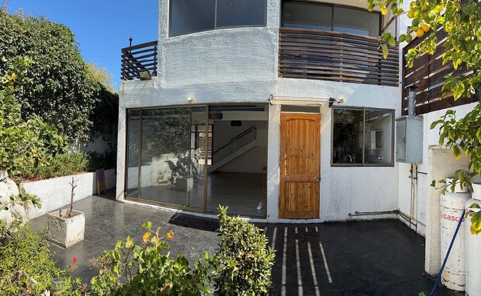 Vista trasera desde jardín