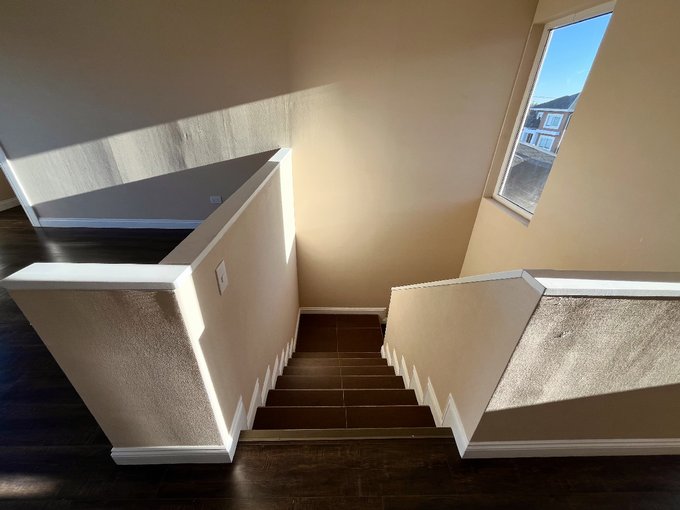 Vista de la escalera desde segundo piso