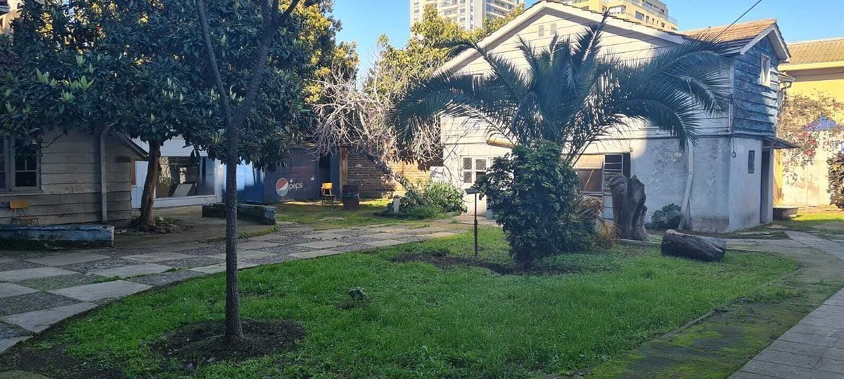 Jardines, mostrando dependencias de aulas