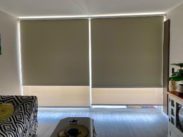 cada ventanal con cortina blackout